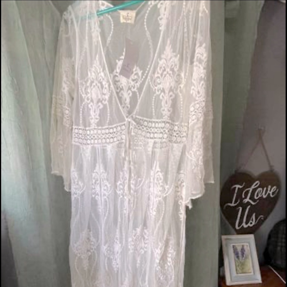 Very Elegant size L use as a Robe or Cover up